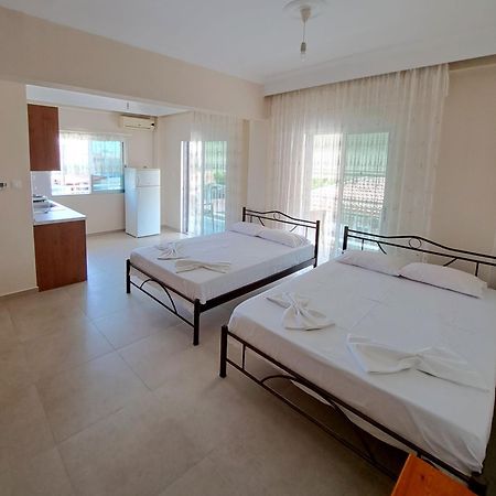 Poly'S House Apartment เนอาวรัสนา ภายนอก รูปภาพ
