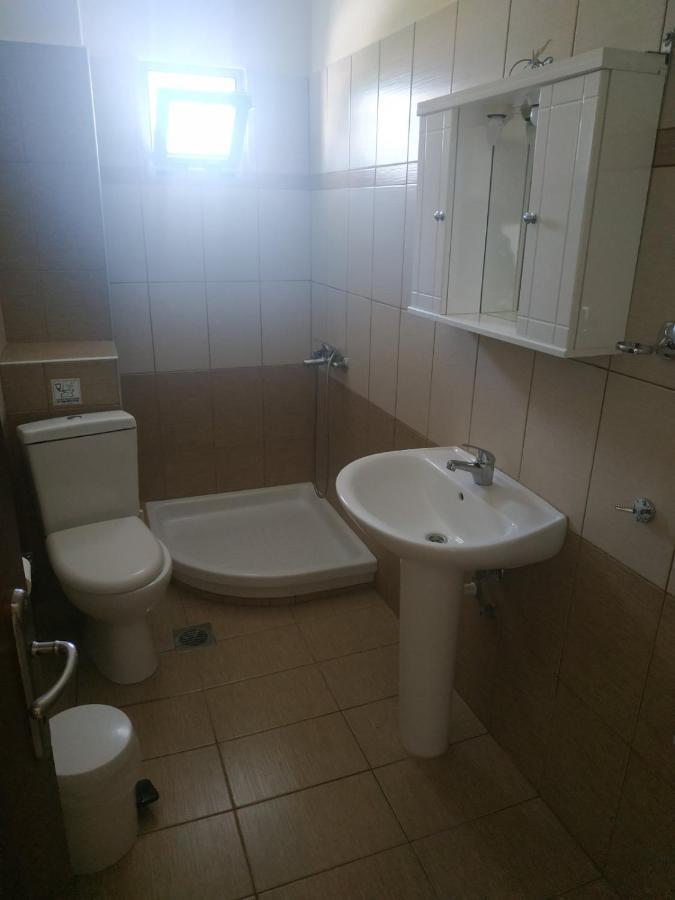Poly'S House Apartment เนอาวรัสนา ภายนอก รูปภาพ