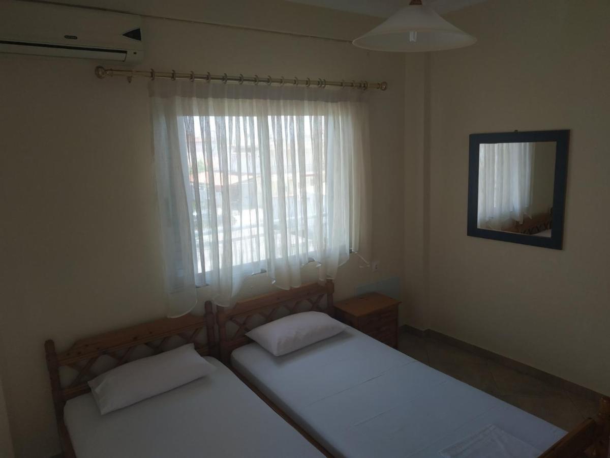 Poly'S House Apartment เนอาวรัสนา ภายนอก รูปภาพ