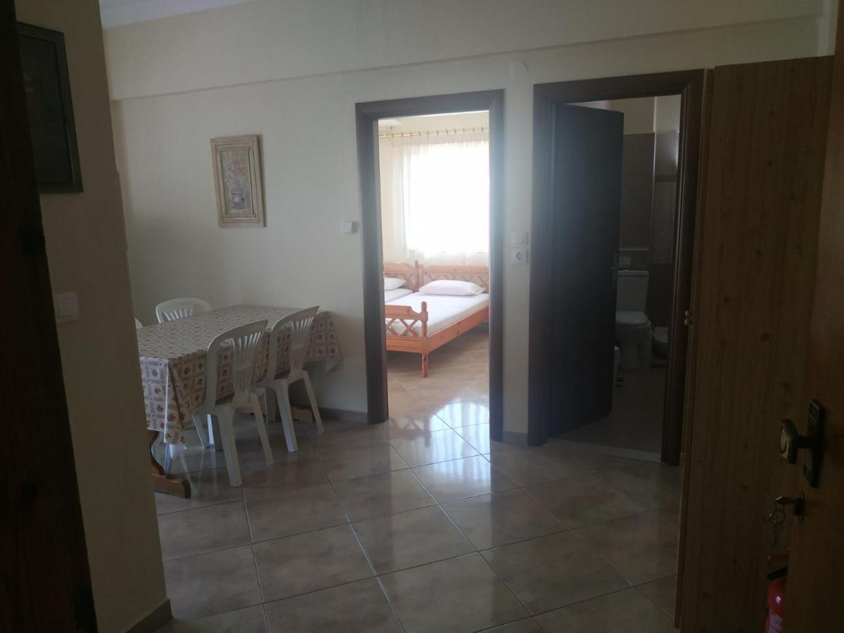 Poly'S House Apartment เนอาวรัสนา ภายนอก รูปภาพ