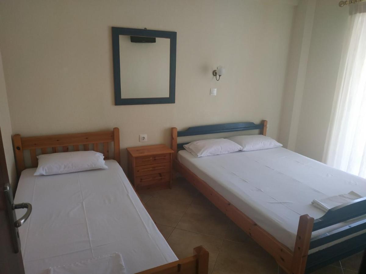 Poly'S House Apartment เนอาวรัสนา ภายนอก รูปภาพ