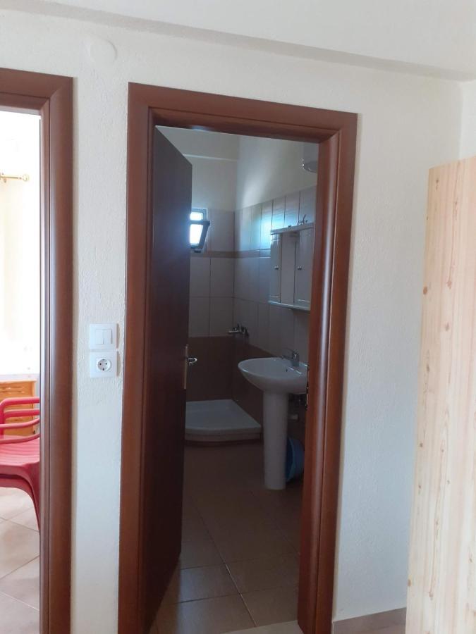 Poly'S House Apartment เนอาวรัสนา ภายนอก รูปภาพ